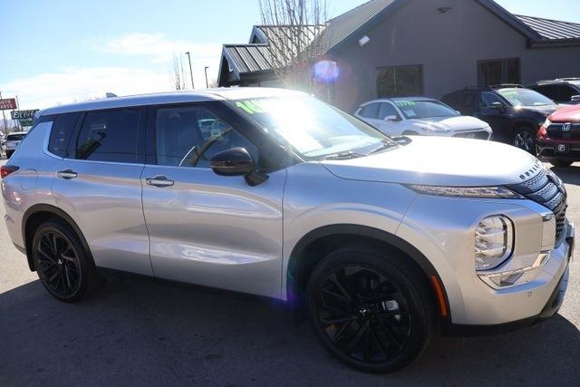 Mitsubishi Outlander  2022