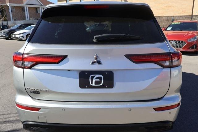 Mitsubishi Outlander  2022