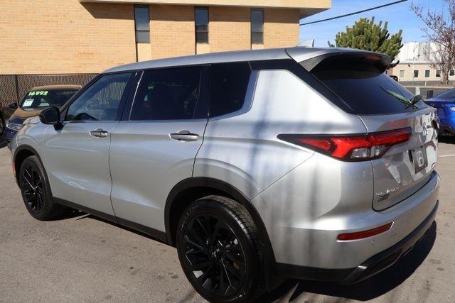 Mitsubishi Outlander  2022