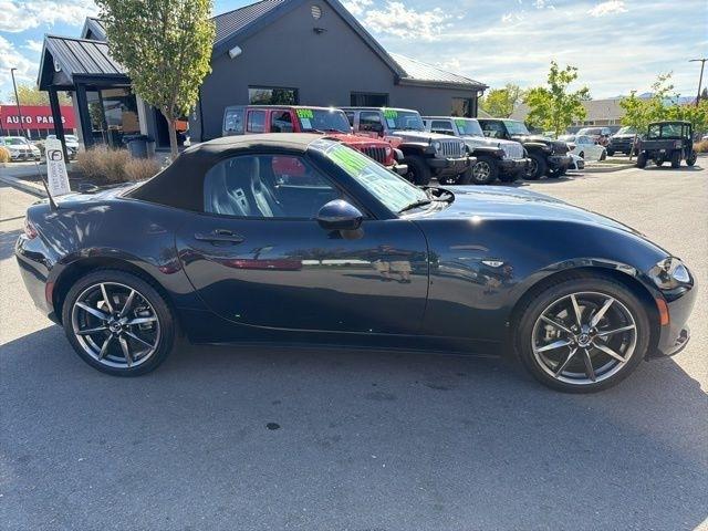 Mazda MX-5 Miata  2021