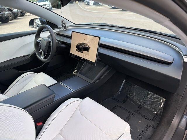 Tesla Model 3  2024