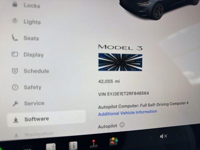 Tesla Model 3  2024