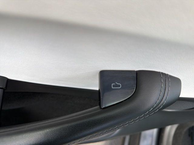 Tesla Model 3  2024