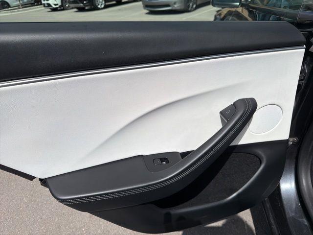Tesla Model 3  2024
