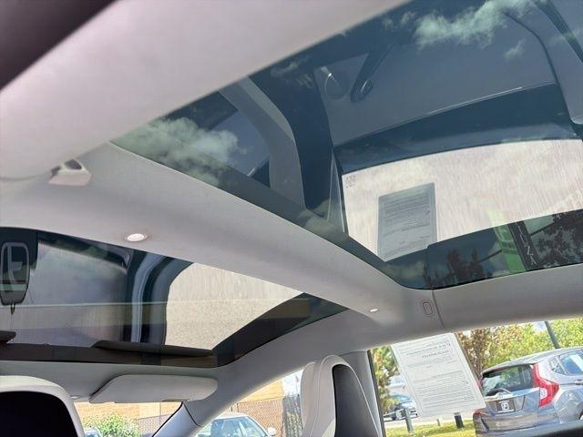 Tesla Model 3  2024