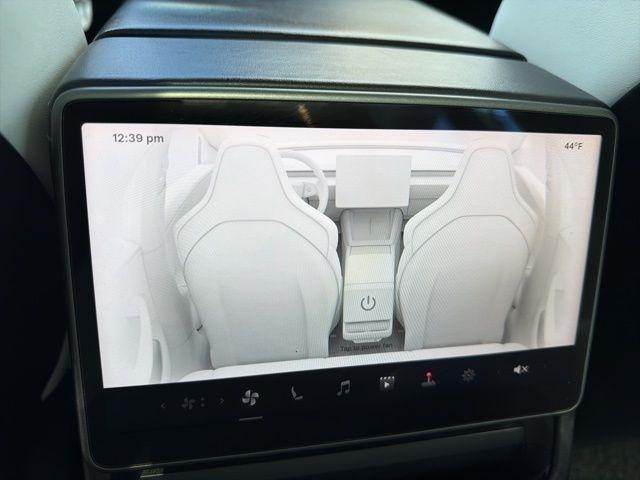Tesla Model 3  2024