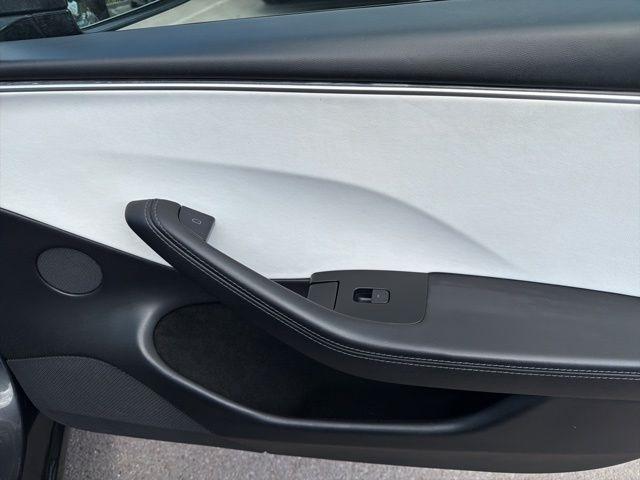 Tesla Model 3  2024