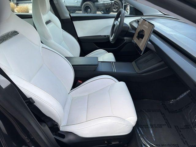 Tesla Model 3  2024