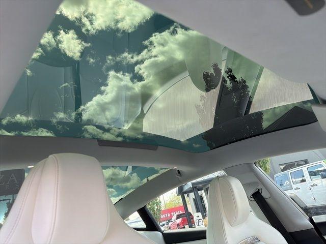 Tesla Model 3  2024