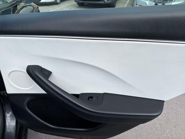 Tesla Model 3  2024