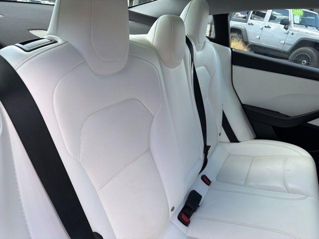 Tesla Model 3  2024