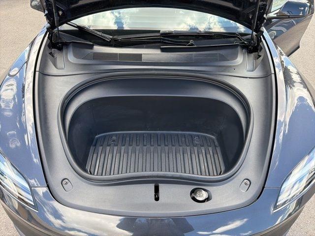 Tesla Model 3  2024