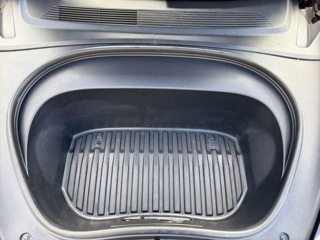 Tesla Model 3  2024