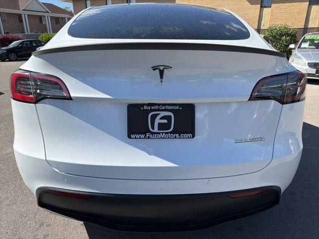 Tesla Model Y  2024