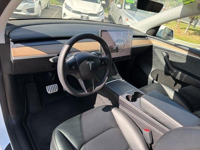 Tesla Model Y  2024