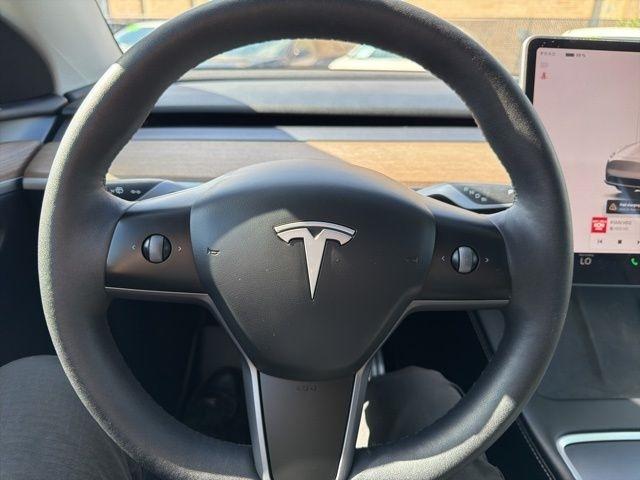 Tesla Model Y  2024