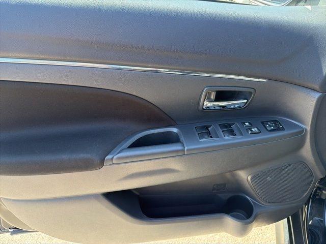 Mitsubishi Outlander Sport  2024