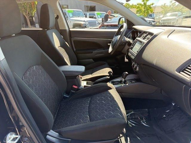 Mitsubishi Outlander Sport  2024