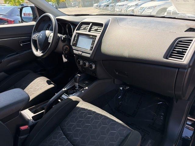 Mitsubishi Outlander Sport  2024