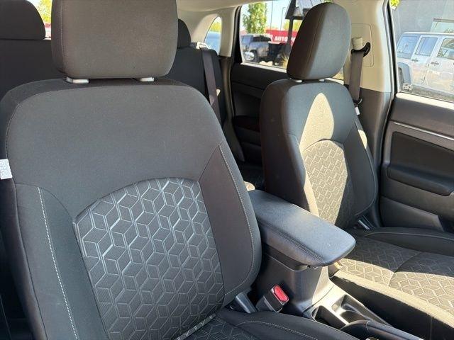 Mitsubishi Outlander Sport  2024
