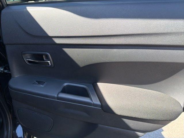 Mitsubishi Outlander Sport  2024