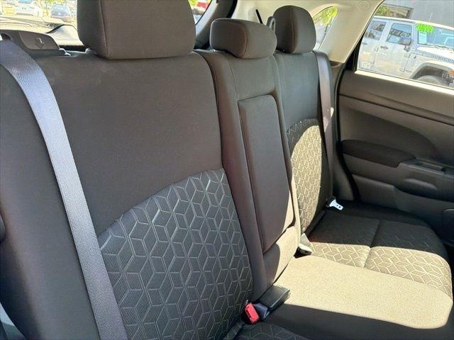 Mitsubishi Outlander Sport  2024