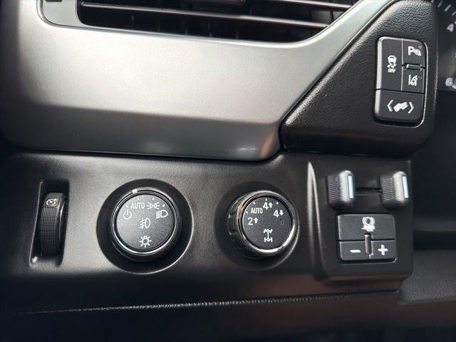 Chevrolet Suburban  2015