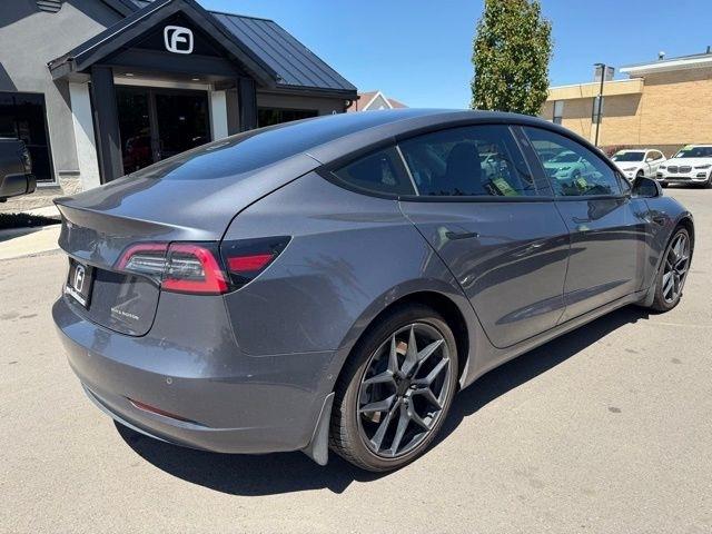 Tesla Model 3  2022