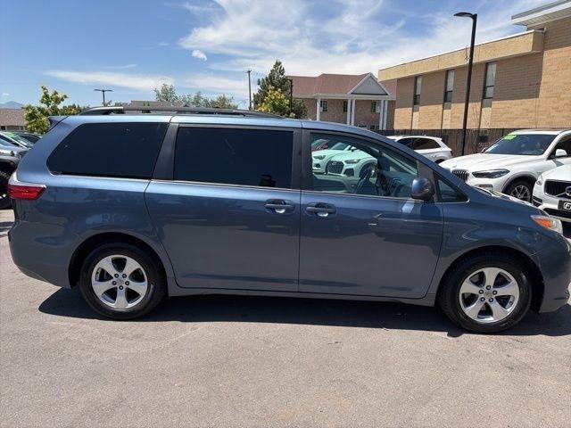 Toyota Sienna  2017