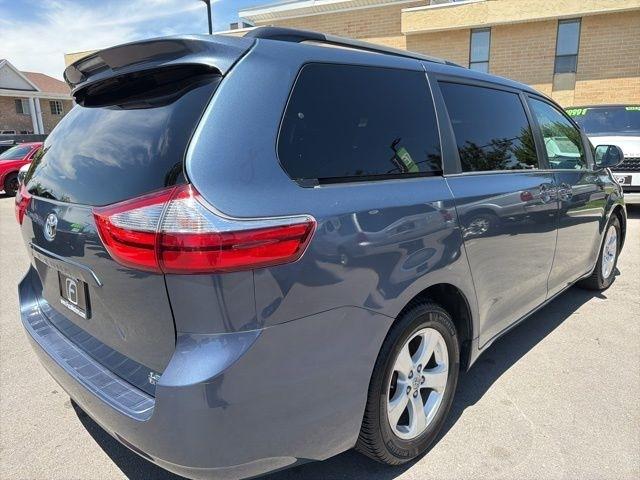 Toyota Sienna  2017