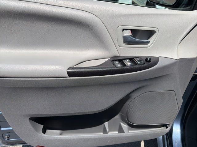 Toyota Sienna  2017