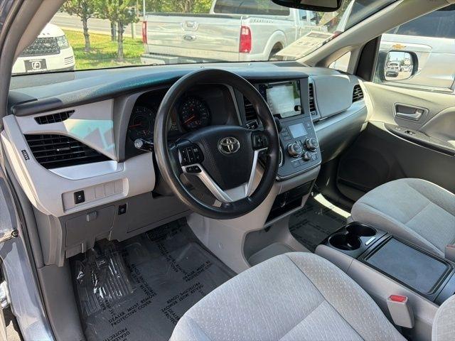 Toyota Sienna  2017