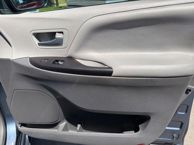Toyota Sienna  2017