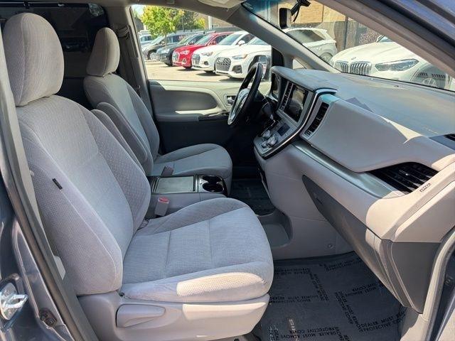 Toyota Sienna  2017