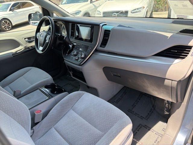 Toyota Sienna  2017