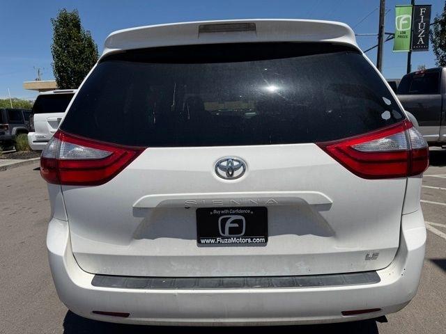 Toyota Sienna  2016