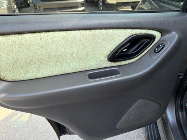 Ford Escape  2003