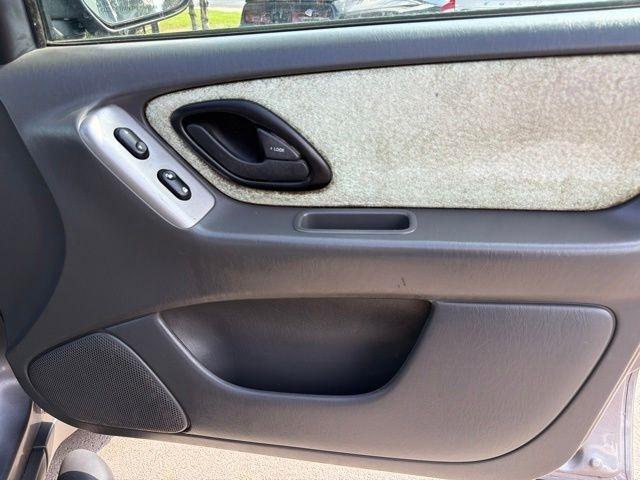 Ford Escape  2003