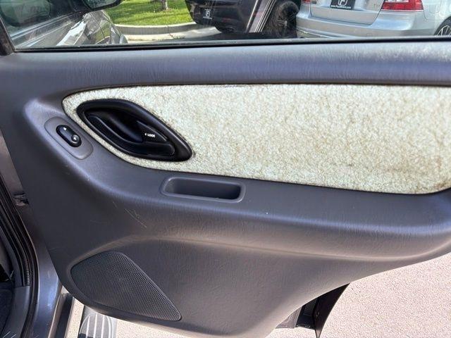 Ford Escape  2003