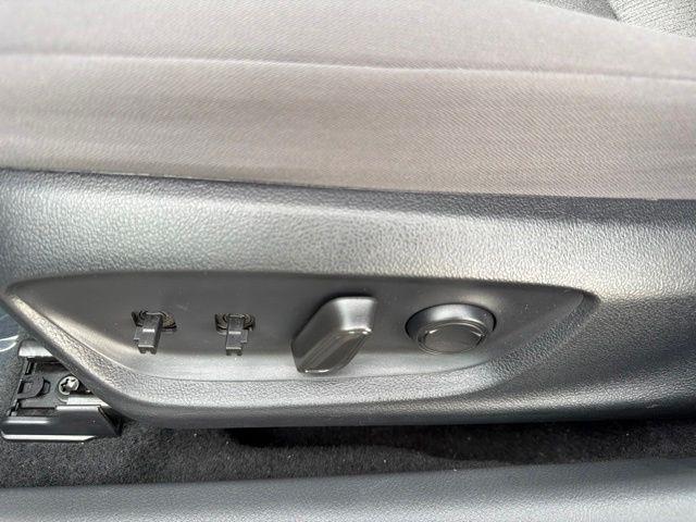 Toyota Camry  2023