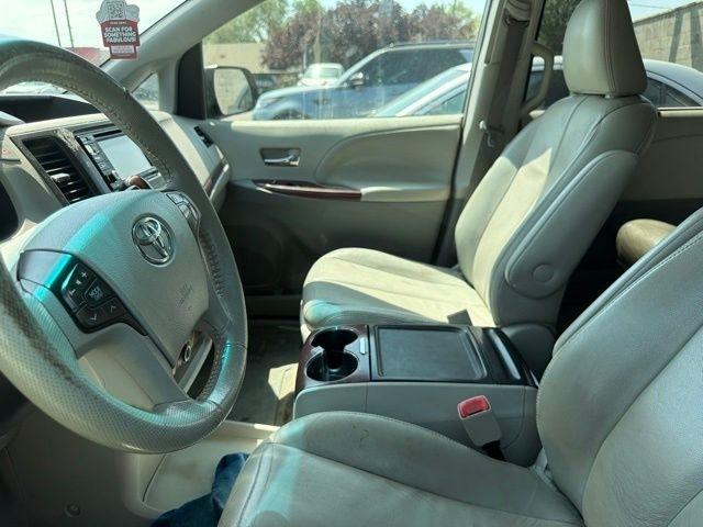 Toyota Sienna  2014