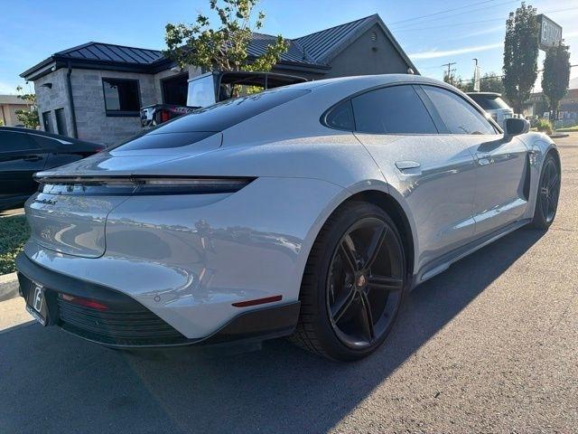 Porsche Taycan  2021