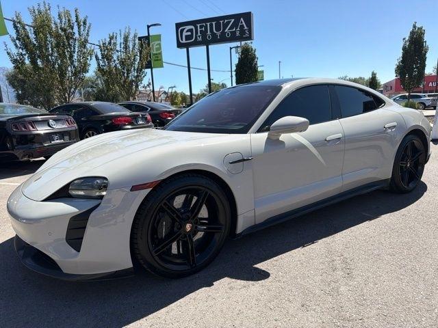 Porsche Taycan  2021