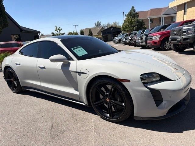 Porsche Taycan  2021