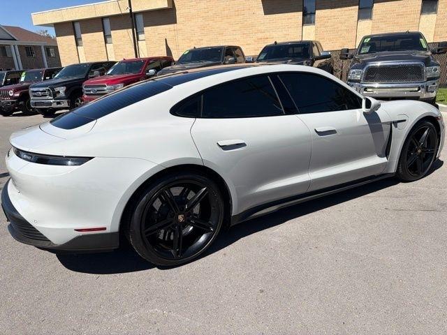 Porsche Taycan  2021