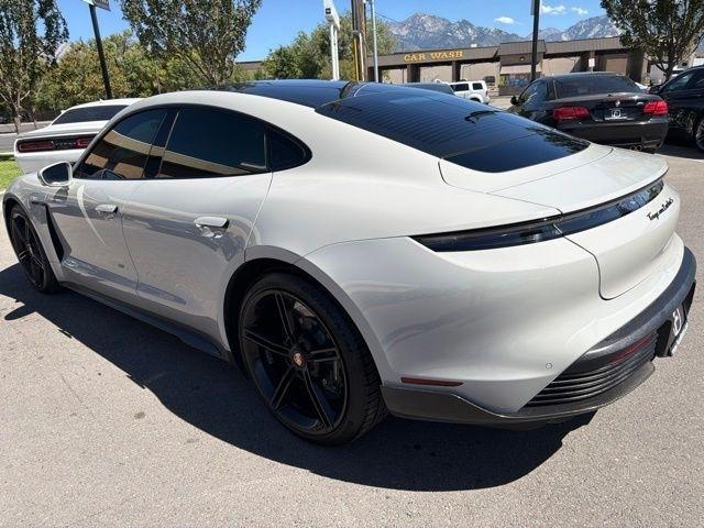 Porsche Taycan  2021