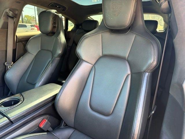Porsche Taycan  2021