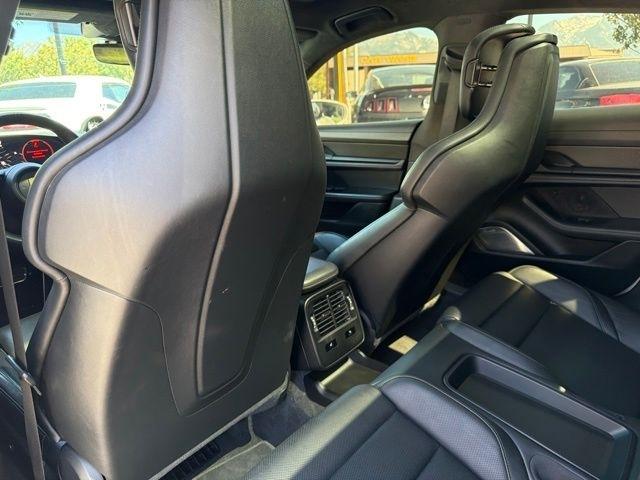 Porsche Taycan  2021