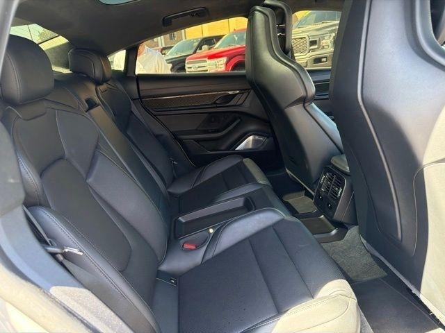 Porsche Taycan  2021