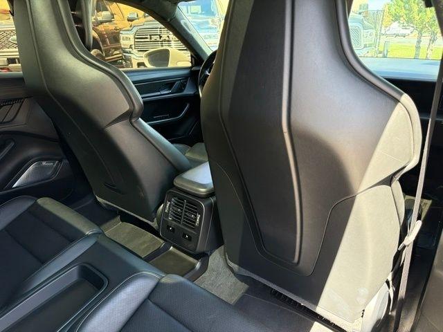 Porsche Taycan  2021